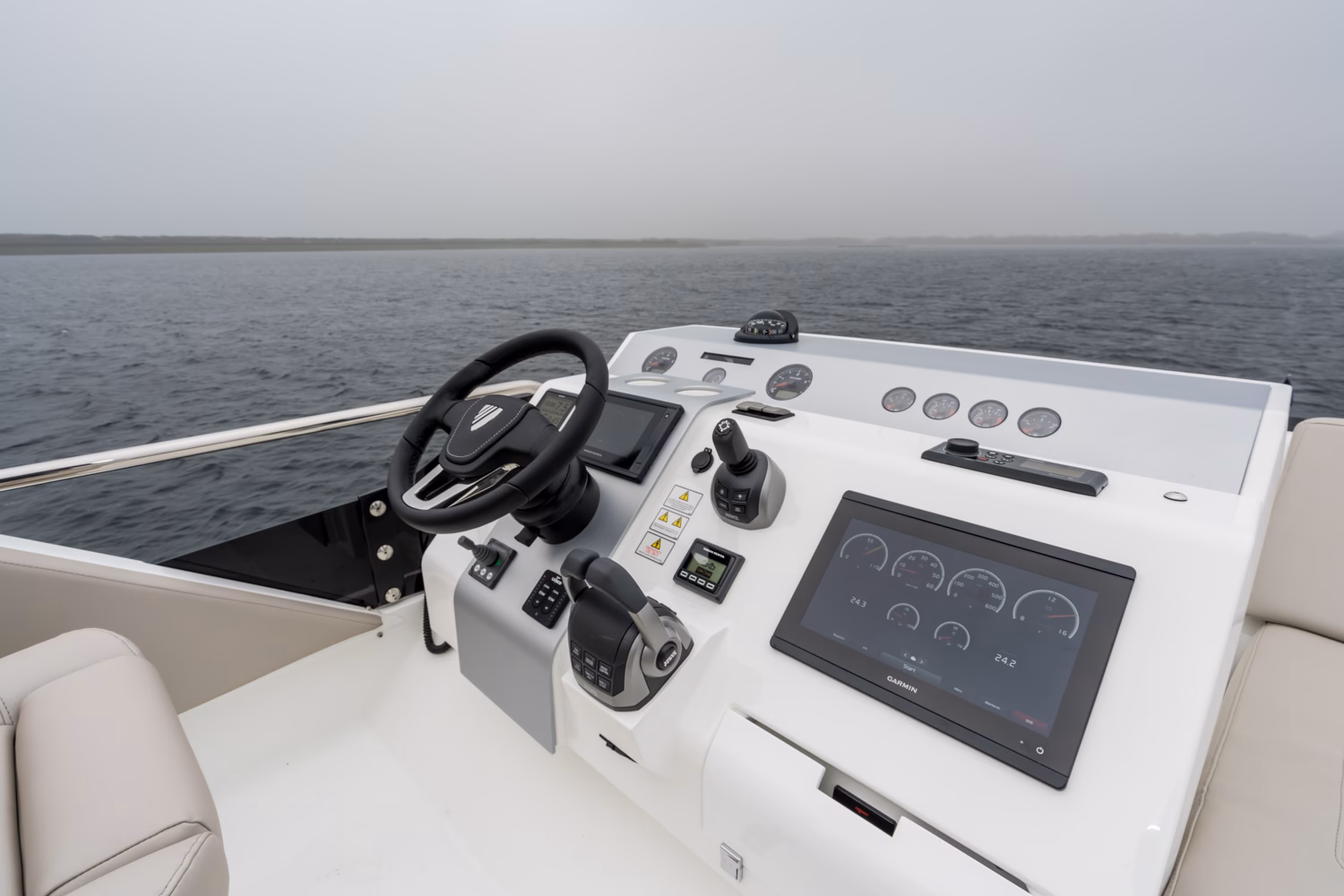 Boat helm and navigation display